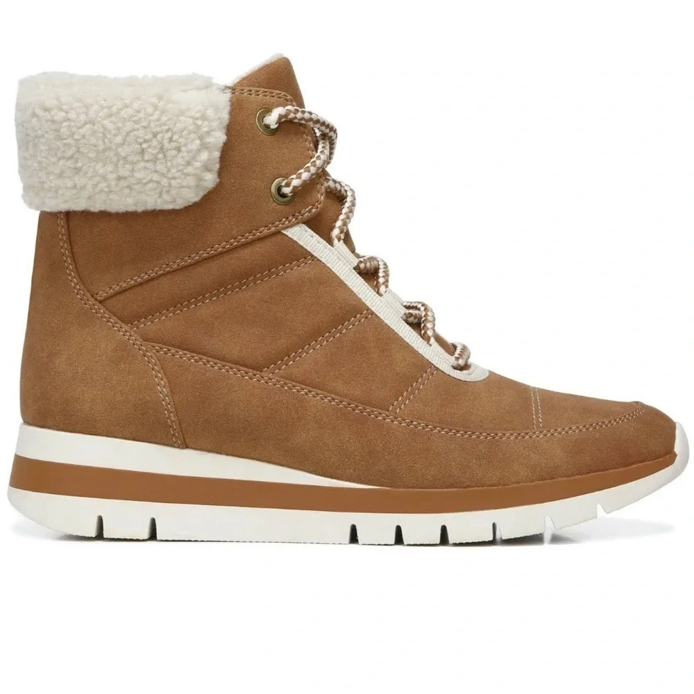 Soul Naturalizer Carey hiking boots cognac color size 7.5 nwt